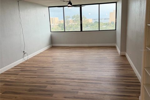 Condo in Clearwater, Florida, 2 bedrooms  № 2198634 - photo 6