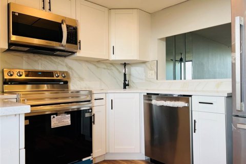 Condo in Clearwater, Florida, 2 bedrooms  № 2198634 - photo 10