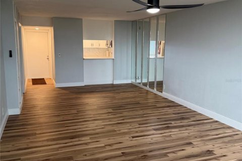 Condo in Clearwater, Florida, 2 bedrooms  № 2198634 - photo 7