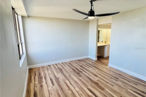 Condo in Clearwater, Florida, 2 bedrooms  № 2198634 - photo 20