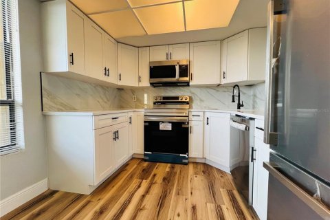 Condo in Clearwater, Florida, 2 bedrooms  № 2198634 - photo 11