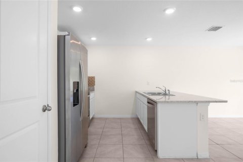 Casa en venta en Wildwood, Florida, 4 dormitorios, 139.35 m2 № 1657102 - foto 6