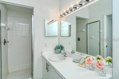 Condo in Sarasota, Florida, 2 bedrooms  № 1650124 - photo 13