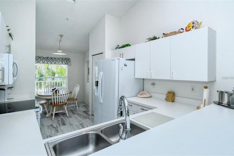 Condo in Sarasota, Florida, 2 bedrooms  № 1650124 - photo 3