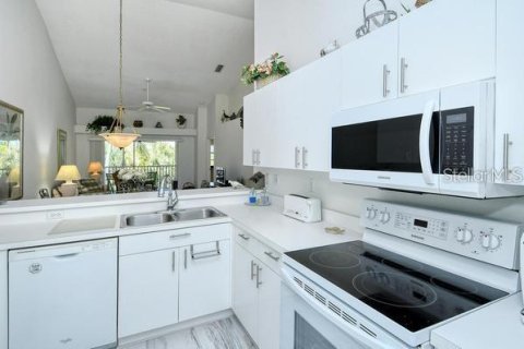 Condo in Sarasota, Florida, 2 bedrooms  № 1650124 - photo 2