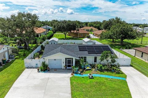 House in Port Charlotte, Florida 3 bedrooms, 99.03 sq.m. № 2360371