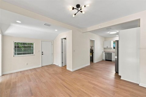 Casa en venta en Tampa, Florida, 4 dormitorios, 124.67 m2 № 2358183 - foto 12