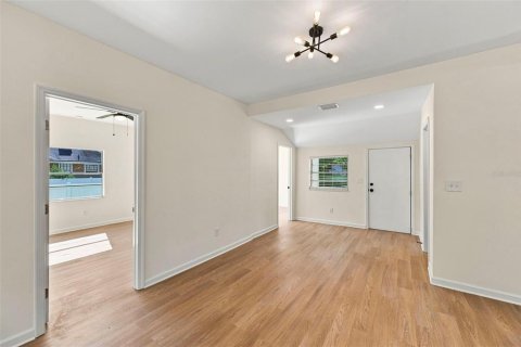 Casa en venta en Tampa, Florida, 4 dormitorios, 124.67 m2 № 2358183 - foto 11