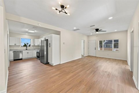 Casa en venta en Tampa, Florida, 4 dormitorios, 124.67 m2 № 2358183 - foto 13