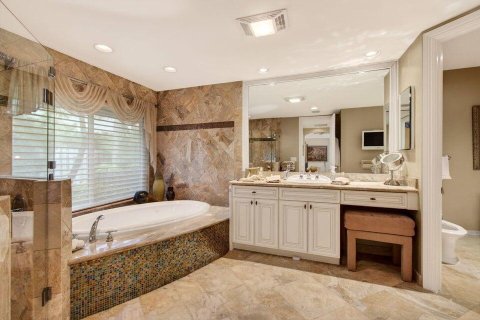 House in Delray Beach, Florida 3 bedrooms, 311.5 sq.m. № 2186920 - photo 29