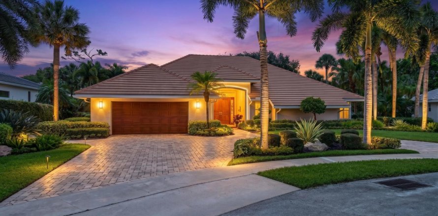 House in Delray Beach, Florida 3 bedrooms, 311.5 sq.m. № 2186920