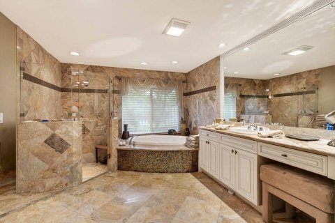 House in Delray Beach, Florida 3 bedrooms, 311.5 sq.m. № 2186920 - photo 30