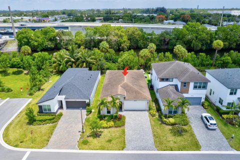 House in West Palm Beach, Florida 3 bedrooms, 196.67 sq.m. № 2177538 - photo 17