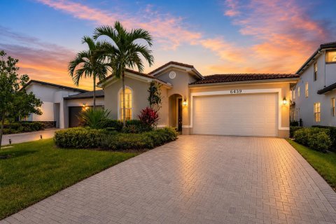 House in West Palm Beach, Florida 3 bedrooms, 196.67 sq.m. № 2177538