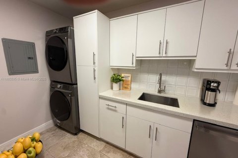Appartement à louer à Miami, Floride: 2 chambres, 96.8 m2 № 1946642 - photo 2