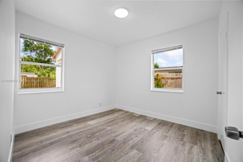 House in Fort Lauderdale, Florida 5 bedrooms, 123.65 sq.m. № 1938575 - photo 11