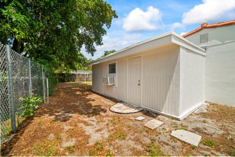 House in Fort Lauderdale, Florida 5 bedrooms, 123.65 sq.m. № 1938575 - photo 27