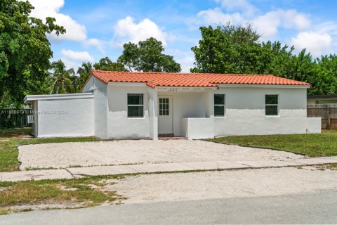 House in Fort Lauderdale, Florida 5 bedrooms, 123.65 sq.m. № 1938575 - photo 25