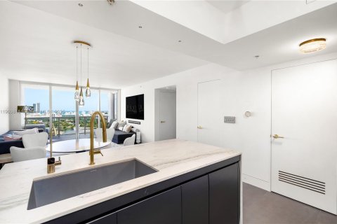 Condo in Miami Beach, Florida, 1 bedroom  № 1955416 - photo 12