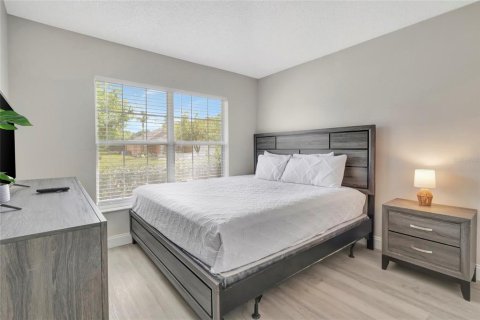 Casa en venta en Kissimmee, Florida, 5 dormitorios, 210.8 m2 № 2221900 - foto 6
