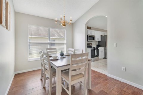 Casa en venta en Kissimmee, Florida, 5 dormitorios, 210.8 m2 № 2221900 - foto 7