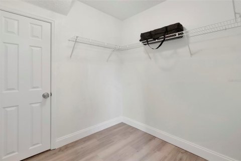 Casa en venta en Kissimmee, Florida, 5 dormitorios, 210.8 m2 № 2221900 - foto 29
