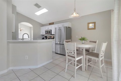 Casa en venta en Kissimmee, Florida, 5 dormitorios, 210.8 m2 № 2221900 - foto 16