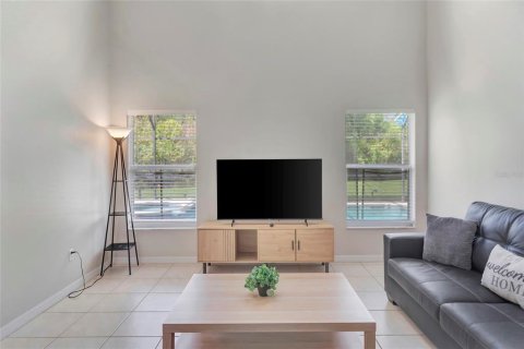 Casa en venta en Kissimmee, Florida, 5 dormitorios, 210.8 m2 № 2221900 - foto 19