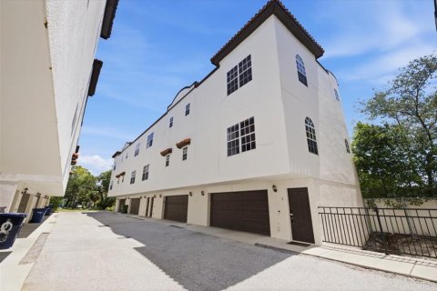 Condo à Tampa, Floride, 3 chambres № 2150652