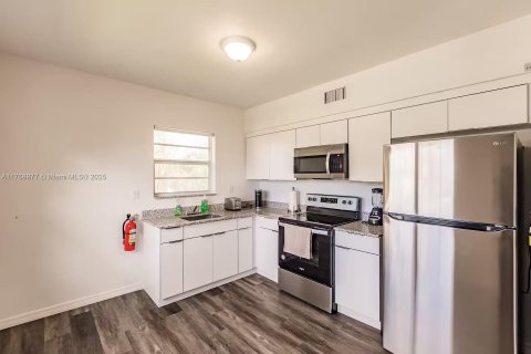 Immobilier commercial à vendre à Sunny Isles Beach, Floride: 185.62 m2 № 1978620 - photo 10