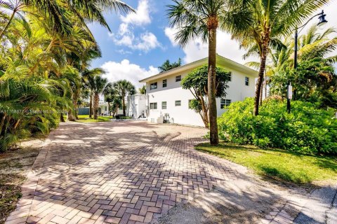 Immobilier commercial à vendre à Sunny Isles Beach, Floride: 185.62 m2 № 1978620 - photo 4