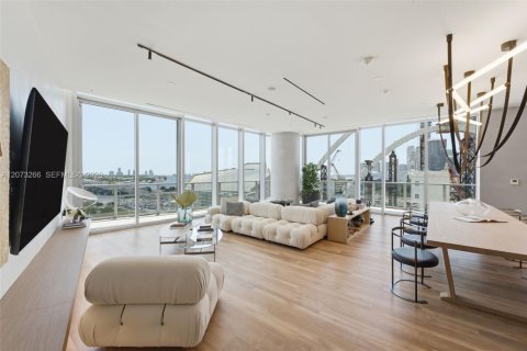 Copropriété à louer à Miami, Floride: 2 chambres, 121.05 m2 № 2307869 - photo 9