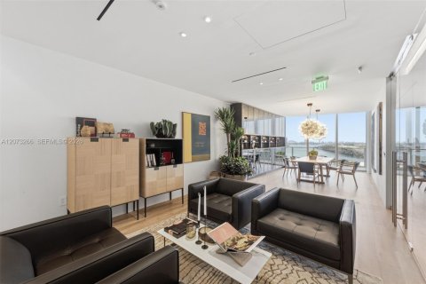 Copropriété à louer à Miami, Floride: 2 chambres, 121.05 m2 № 2307869 - photo 16