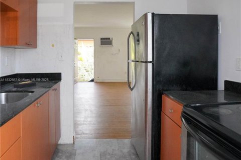 Commercial property in Miami Beach, Florida 532.33 sq.m. № 1814428 - photo 24