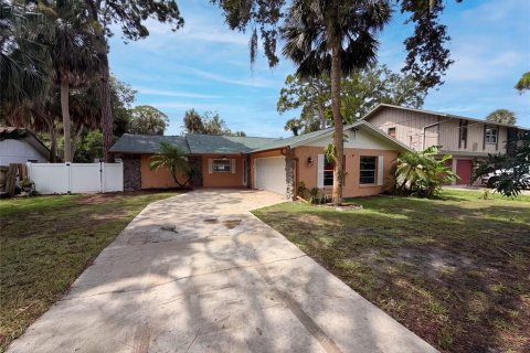 House in Port Richey, Florida 2 bedrooms, 147.25 sq.m. № 2314354