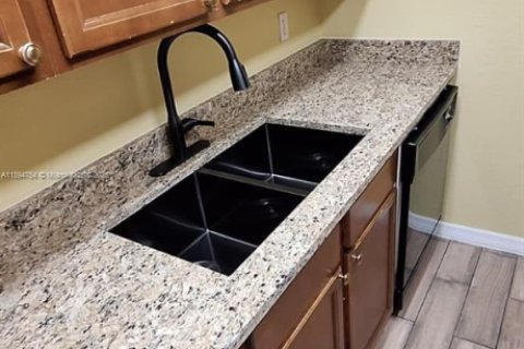 Copropriété à louer à Lauderhill, Floride: 1 chambre, 78.04 m2 № 1949253 - photo 3