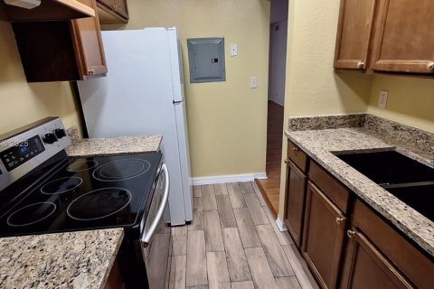 Copropriété à louer à Lauderhill, Floride: 1 chambre, 78.04 m2 № 1949253 - photo 4