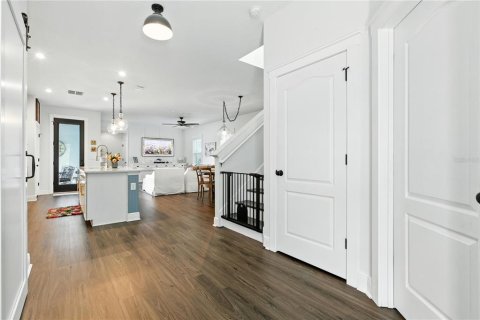 House in Winter Garden, Florida 4 bedrooms, 197.7 sq.m. № 1808018 - photo 6