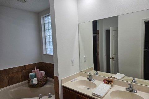 House in DeLand, Florida 3 bedrooms, 164.72 sq.m. № 2318703 - photo 24