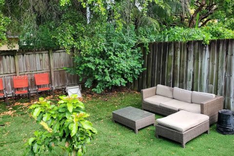 Casa en venta en Hallandale Beach, Florida, 3 dormitorios, 156.08 m2 № 1868008 - foto 2