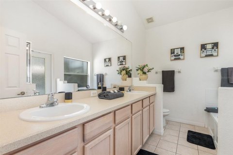 House in Davenport, Florida 4 bedrooms, 182.27 sq.m. № 1751886 - photo 11