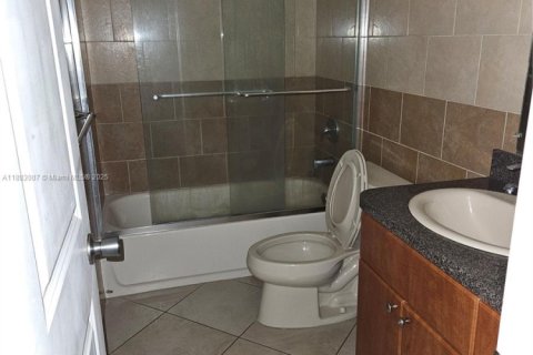 Apartamento en alquiler en Hialeah Gardens, Florida, 2 dormitorios, 89.19 m2 № 1929552 - foto 16