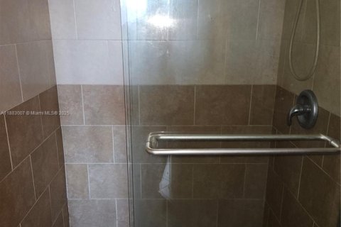 Apartamento en alquiler en Hialeah Gardens, Florida, 2 dormitorios, 89.19 m2 № 1929552 - foto 19