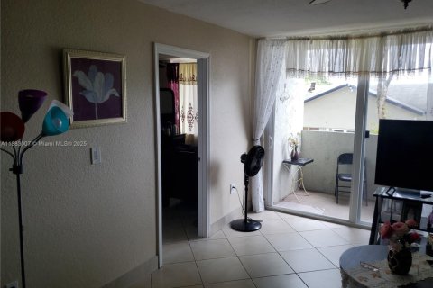 Apartamento en alquiler en Hialeah Gardens, Florida, 2 dormitorios, 89.19 m2 № 1929552 - foto 22