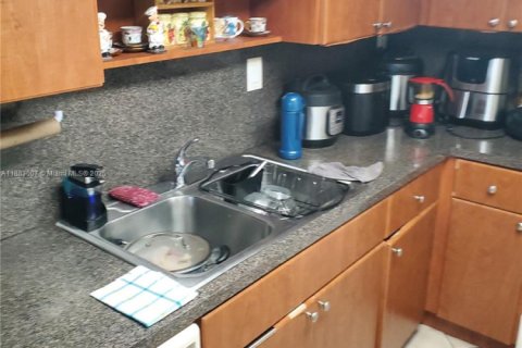 Apartamento en alquiler en Hialeah Gardens, Florida, 2 dormitorios, 89.19 m2 № 1929552 - foto 13
