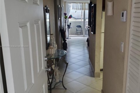 Apartamento en alquiler en Hialeah Gardens, Florida, 2 dormitorios, 89.19 m2 № 1929552 - foto 5