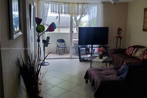 Apartamento en alquiler en Hialeah Gardens, Florida, 2 dormitorios, 89.19 m2 № 1929552 - foto 6
