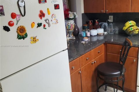 Apartamento en alquiler en Hialeah Gardens, Florida, 2 dormitorios, 89.19 m2 № 1929552 - foto 10