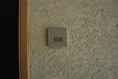 Condo in Tampa, Florida, 1 bedroom  № 1796013 - photo 2