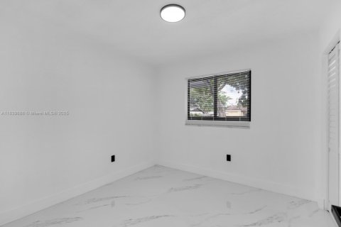 House in Miami Gardens, Florida 4 bedrooms, 109.16 sq.m. № 1832278 - photo 20